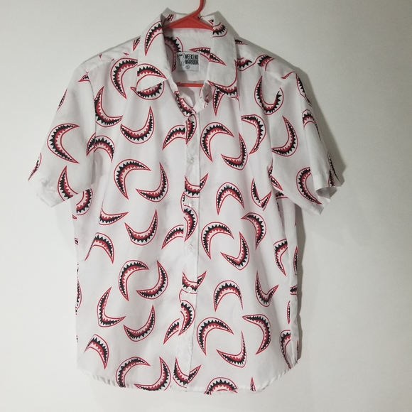 Weekend Warrior Shark Mouth Camp Shirt Size S - Picture 1 of 2